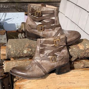 Freebird by Steven size 9 woman’s booties
